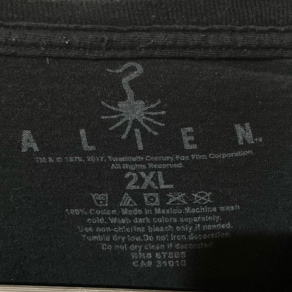 Alien vs Predator Men’s Tee Shirt size 2XL - Picture 6 of 7